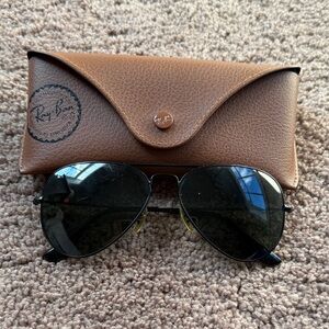 Black aviator ray bans